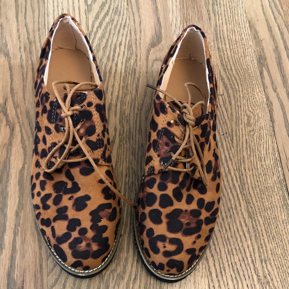 Leopard print lace up women’s shoes size 9 (40)